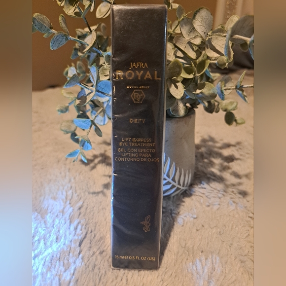 JAFRA Other - JAFRA Royal Black Eye Treatment Gel
